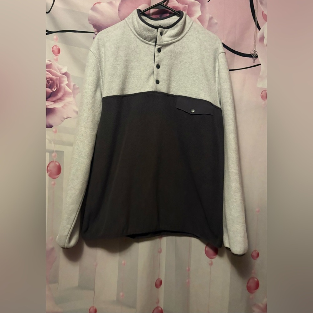 Field & Forest Pullover with snap buttons Size XL